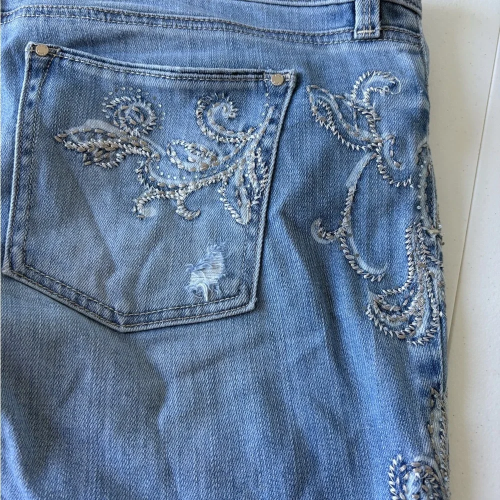 WHBM Girlfriend‎ Denim Jeans Size 6 Rhinestones Light Wash Distressed Western